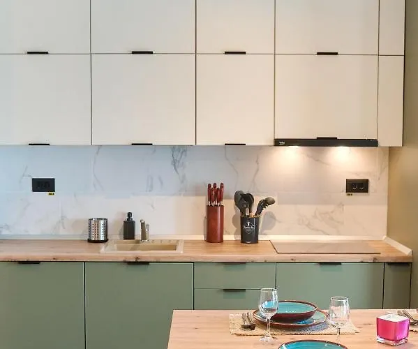 Cornelia Seaview Spa&pool In Infinity Apartment Mamaia