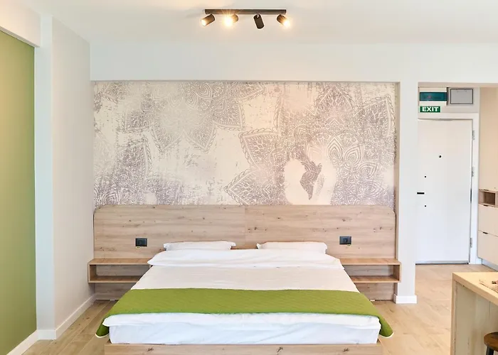 Cornelia Seaview Spa&pool In Infinity Apartment Mamaia