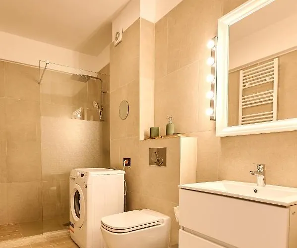 Cornelia Seaview Spa&pool In Infinity Apartment Mamaia